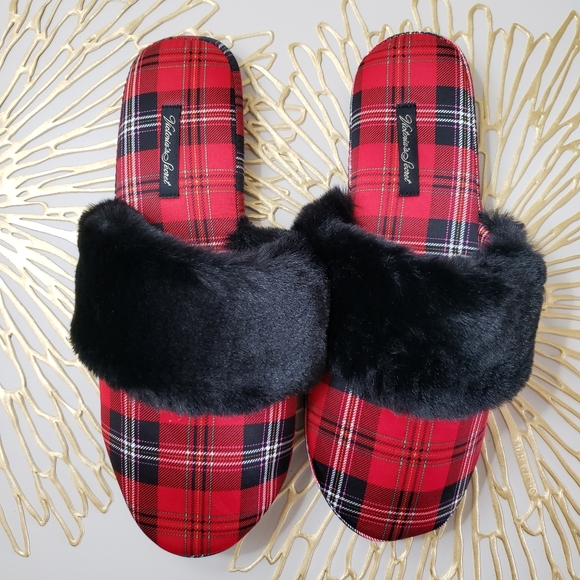 VICTORIA'S Secret Red Plaid Slipper Set NWT - Picture 6 of 13